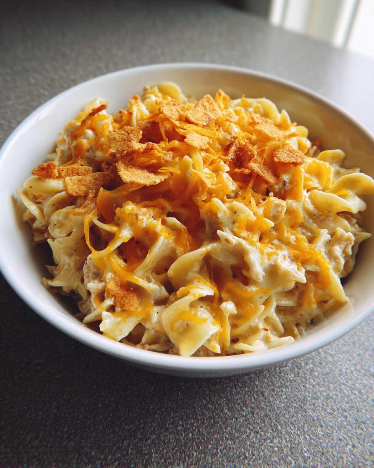 Classic tuna noodle casserole - detail 1