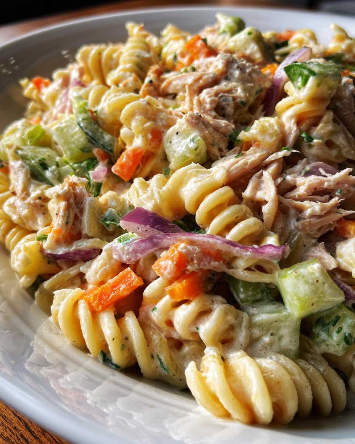 Classic tuna pasta salad - detail 1
