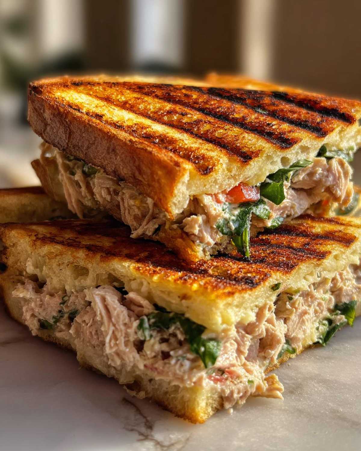 Grilled tuna sandwich - detail 1