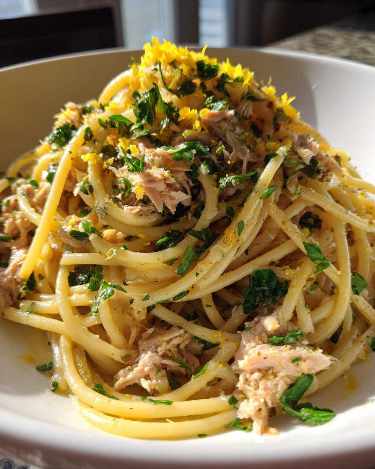 Lemon garlic tuna pasta - detail 1
