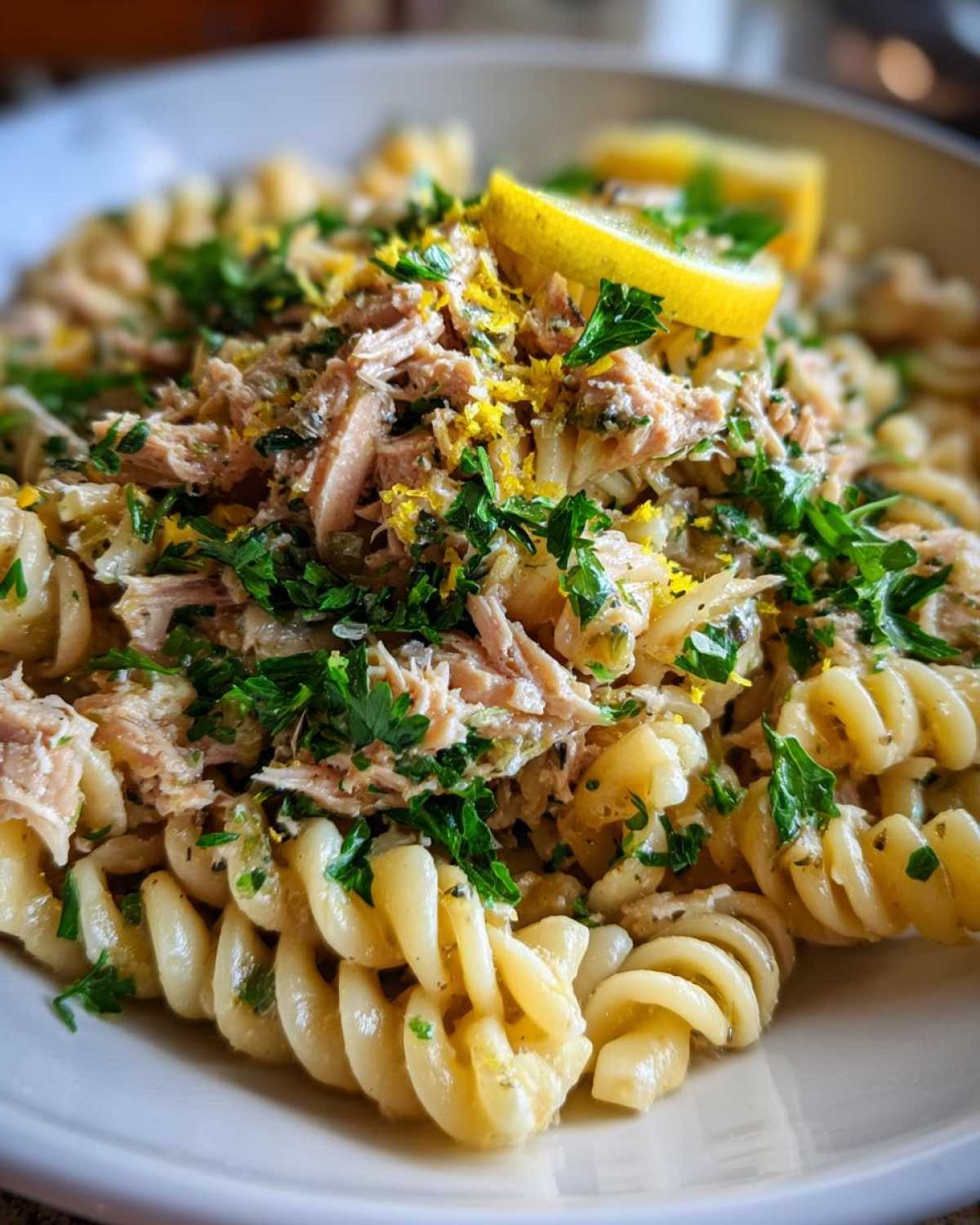 Lemon garlic tuna pasta - detail 2