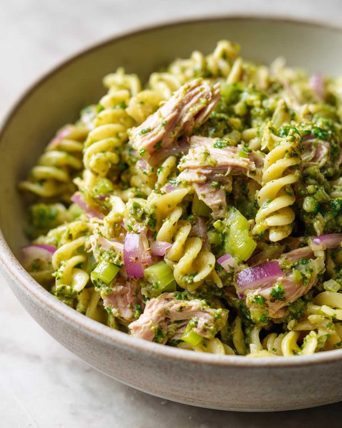 Pesto tuna pasta salad - detail 4