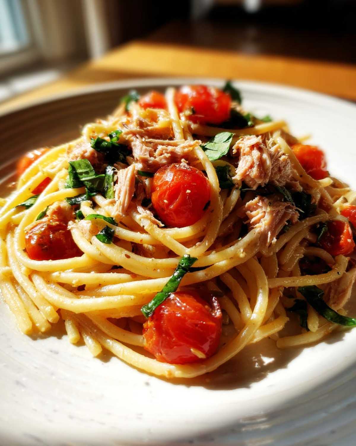 Tomato basil tuna pasta - detail 3