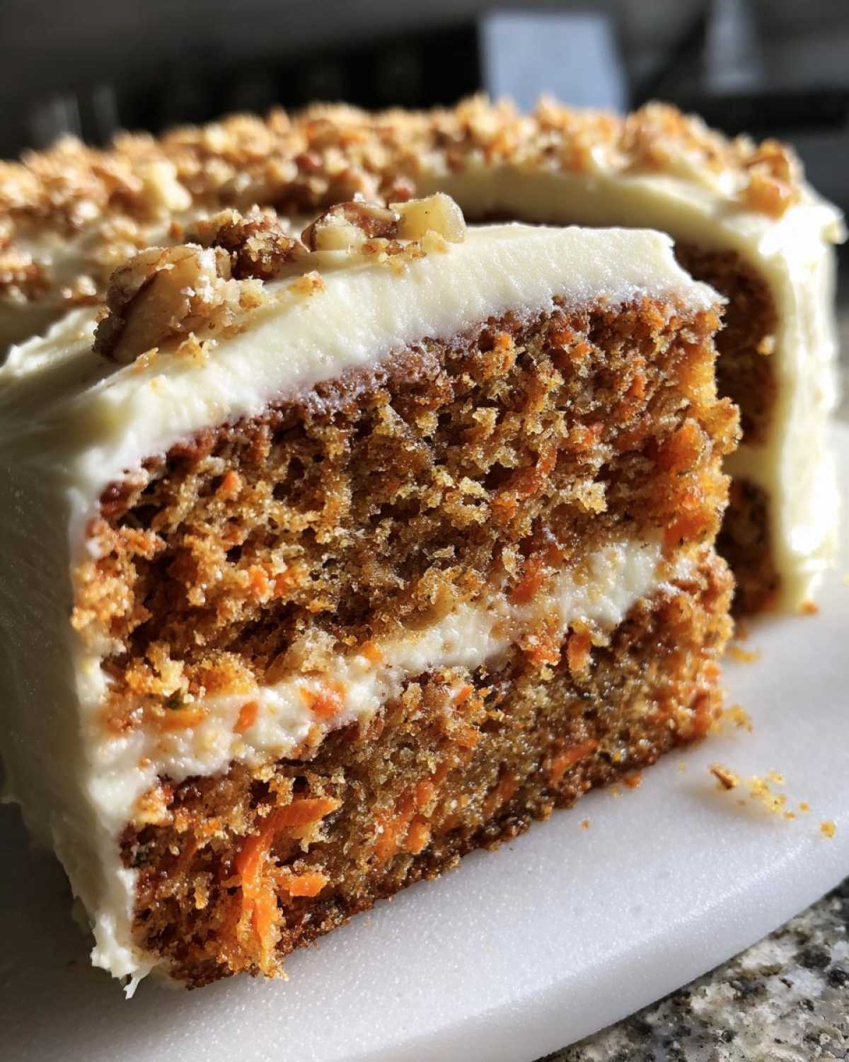Classic Carrot Cake with Cream Cheese Frosting - detail 3