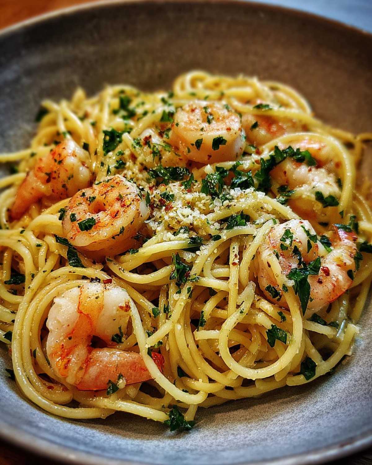 Spaghetti Aglio e Olio with Shrimp - detail 3