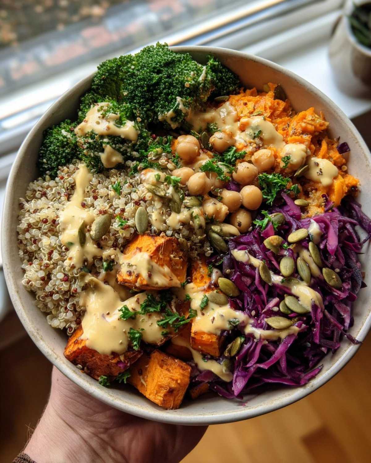 Vegan Buddha Bowl with Tahini Dressing - detail 2
