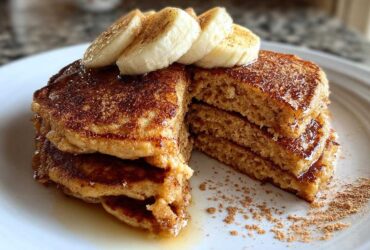 Flourless Oatmeal Banana Pancakes (Healthy Breakfast Hack)
