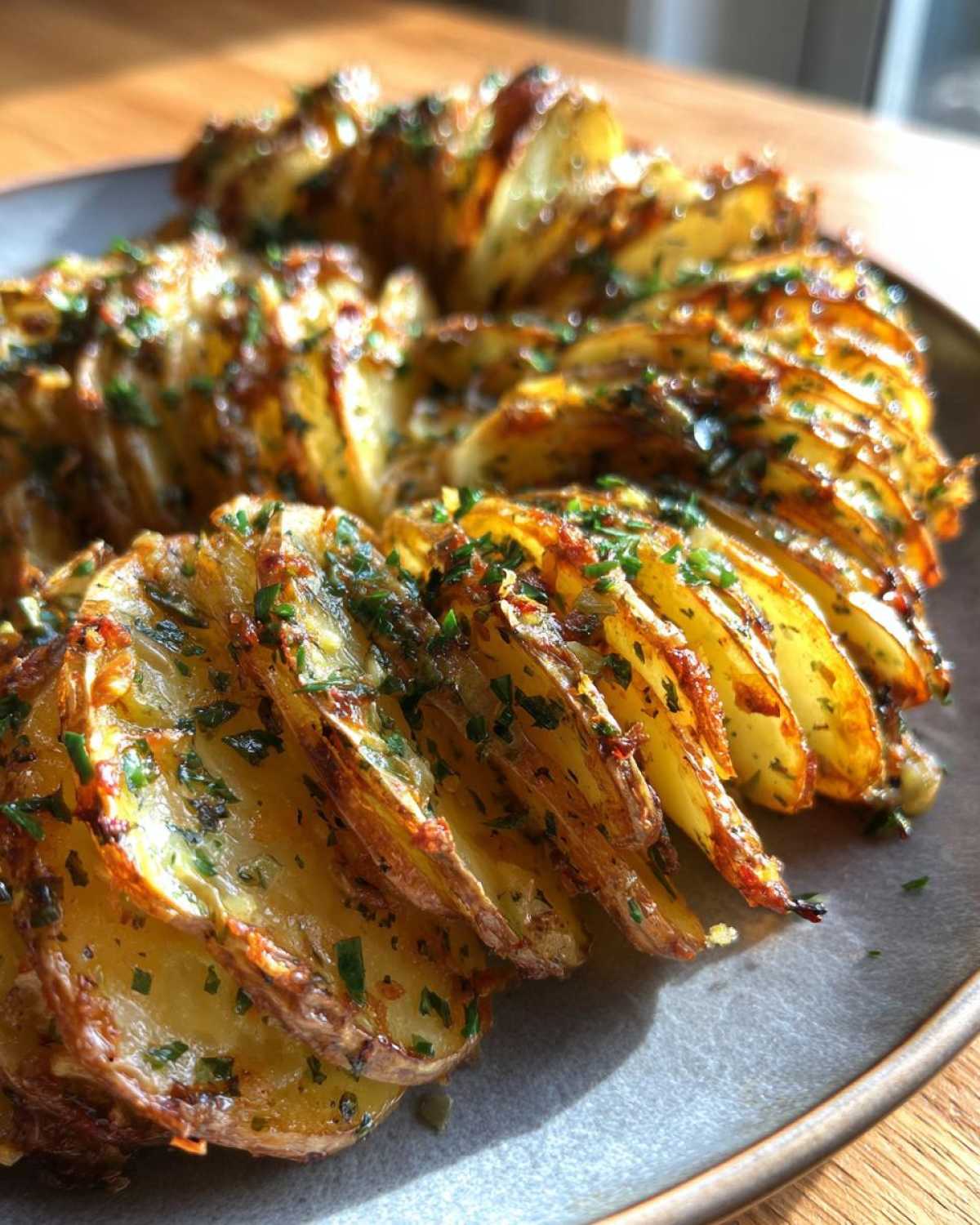 Garlic Butter Accordion Potatoes (Viral Snack Worth Trying) - detail 4