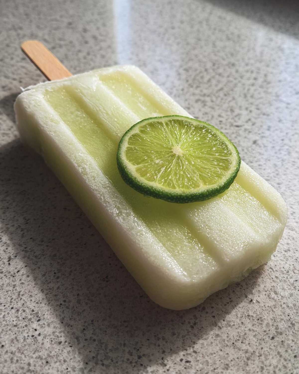 Key Lime Pie Popsicles (Summer Tart & Creamy Freeze) - detail 2