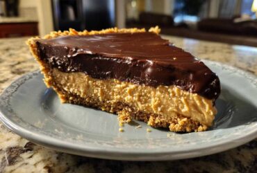 No-Bake Chocolate Peanut Butter Pie (Easiest Pie Ever!)