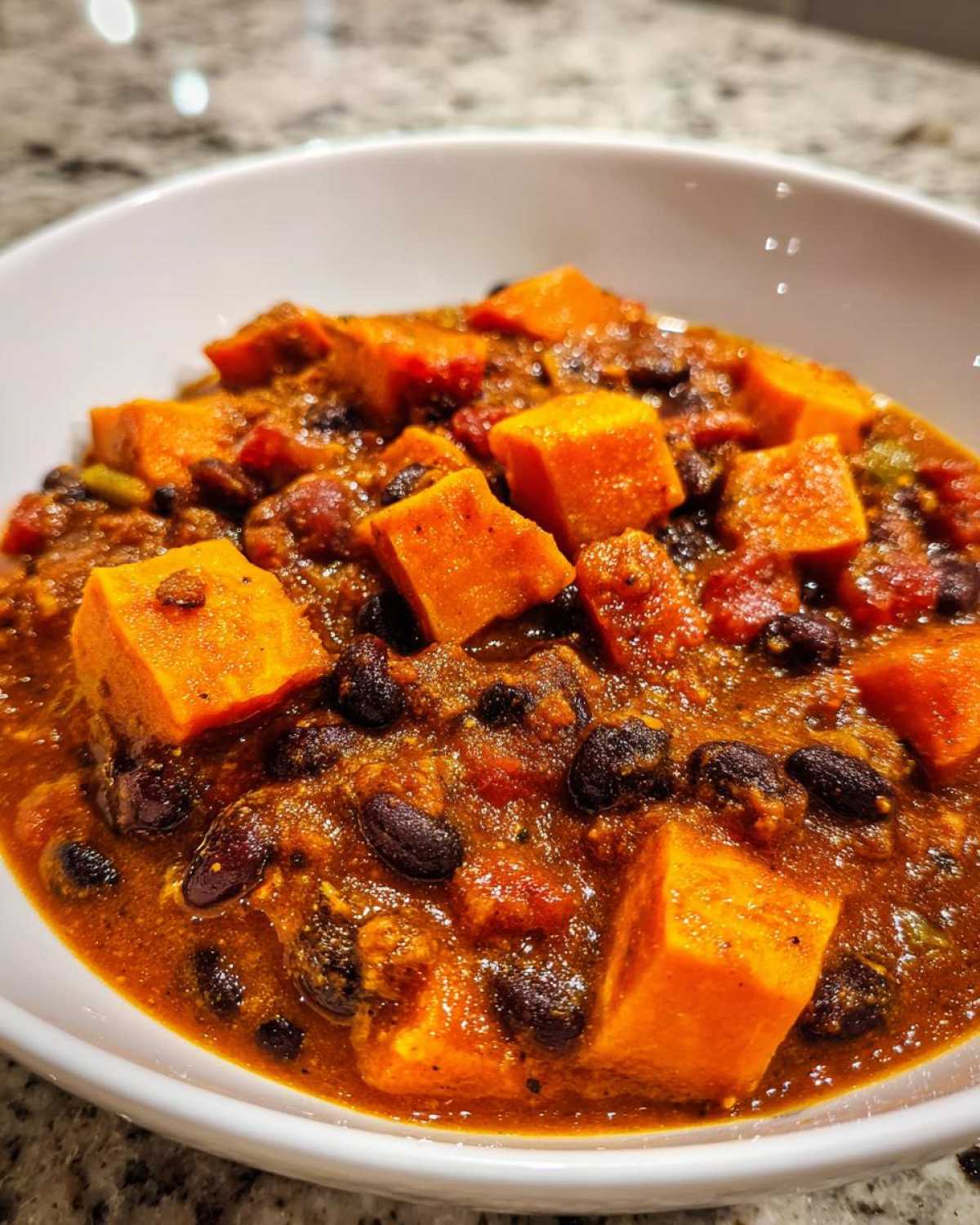 Sweet Potato Black Bean Chili (Vegan One-Pot Meal) - detail 2
