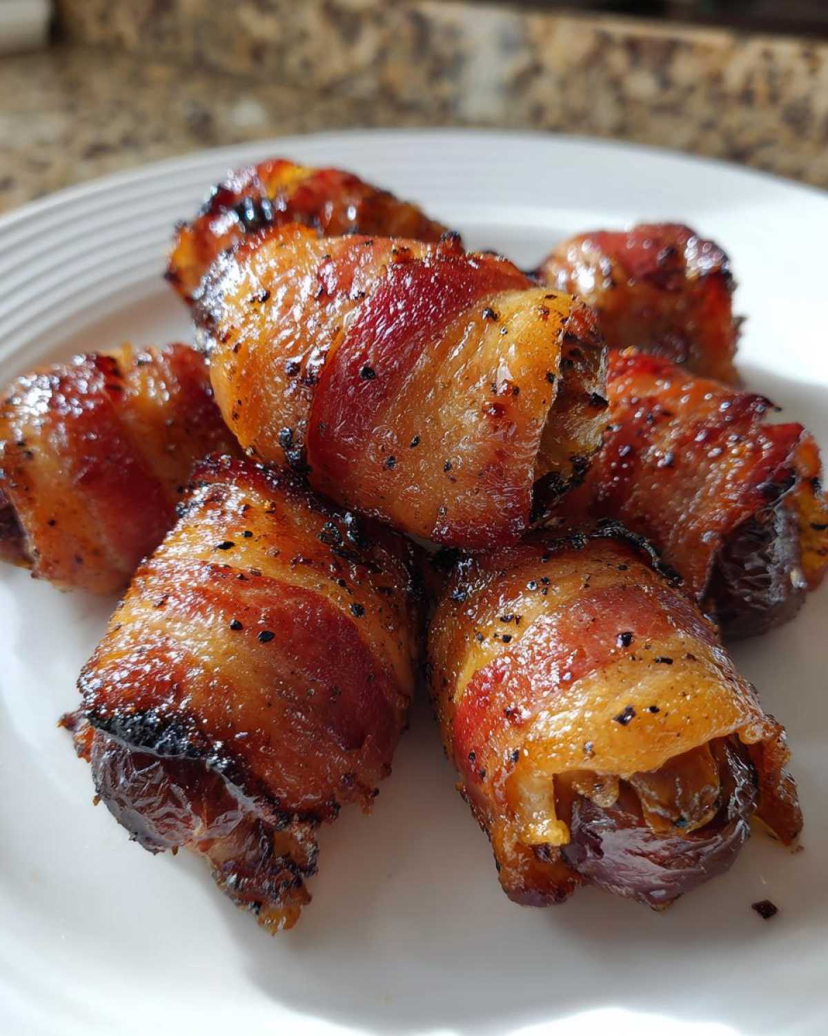 Sweet and Salty Bacon-Wrapped Dates (3 Ingredients, Wow Factor) - detail 1