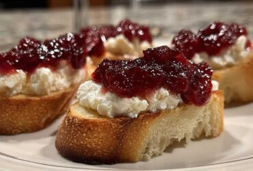 5-Ingredient Cranberry Goat Cheese Crostini