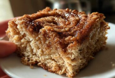 Cinnamon Roll Baked Oatmeal Squares