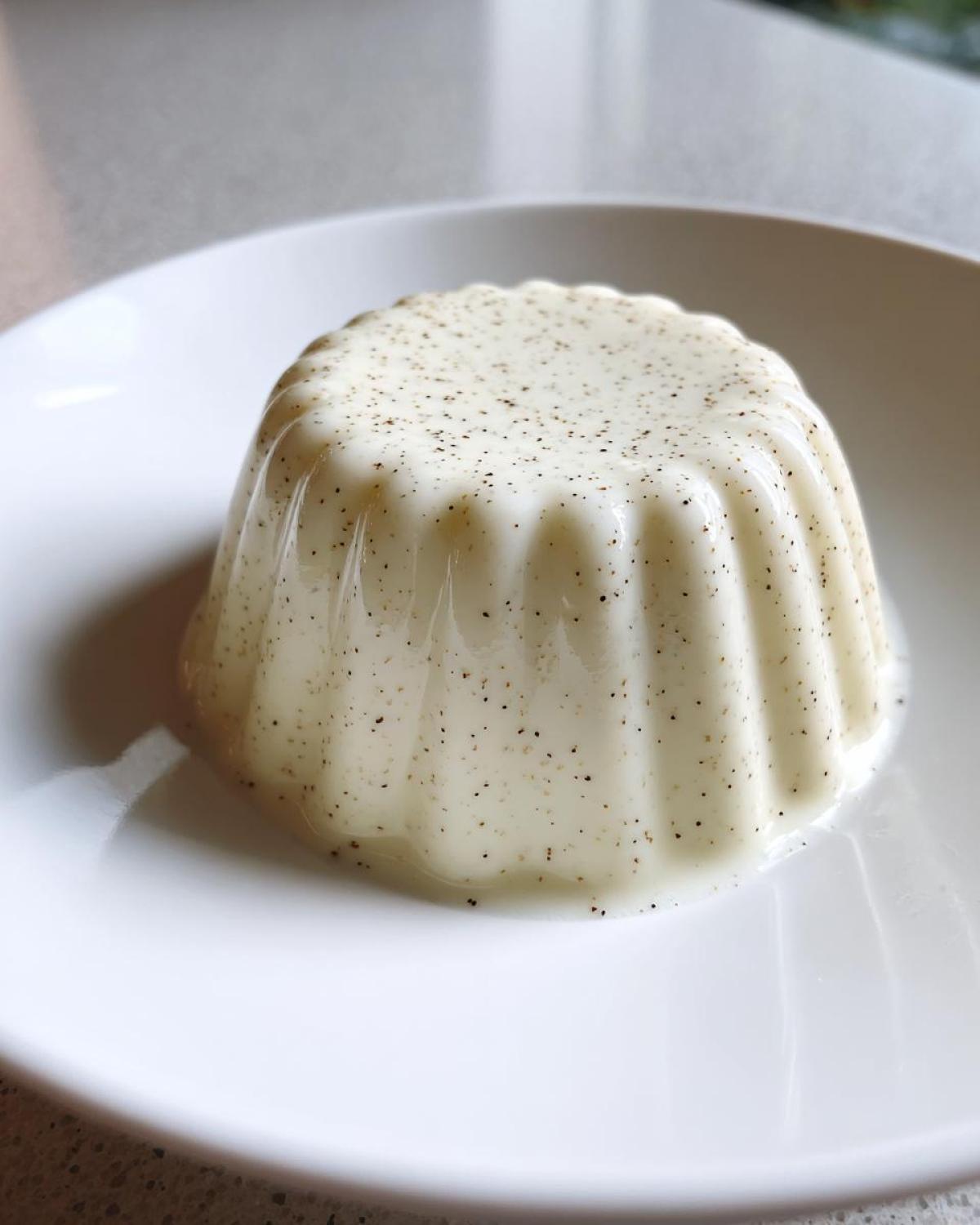Vanilla Bean Panna Cotta - detail 4
