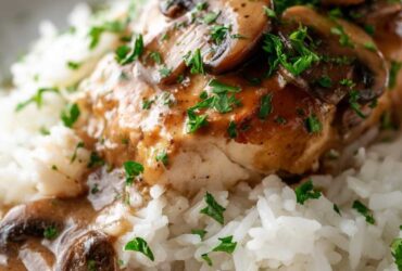 smothered chicken and rice
