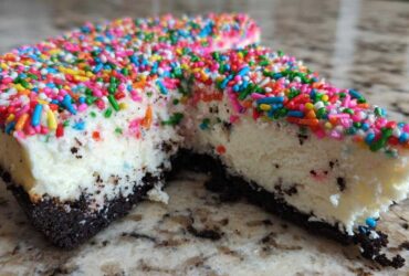 sugar cookie cheesecake