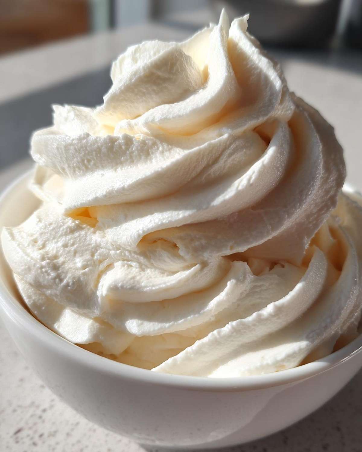 vanilla buttercream frosting - detail 3